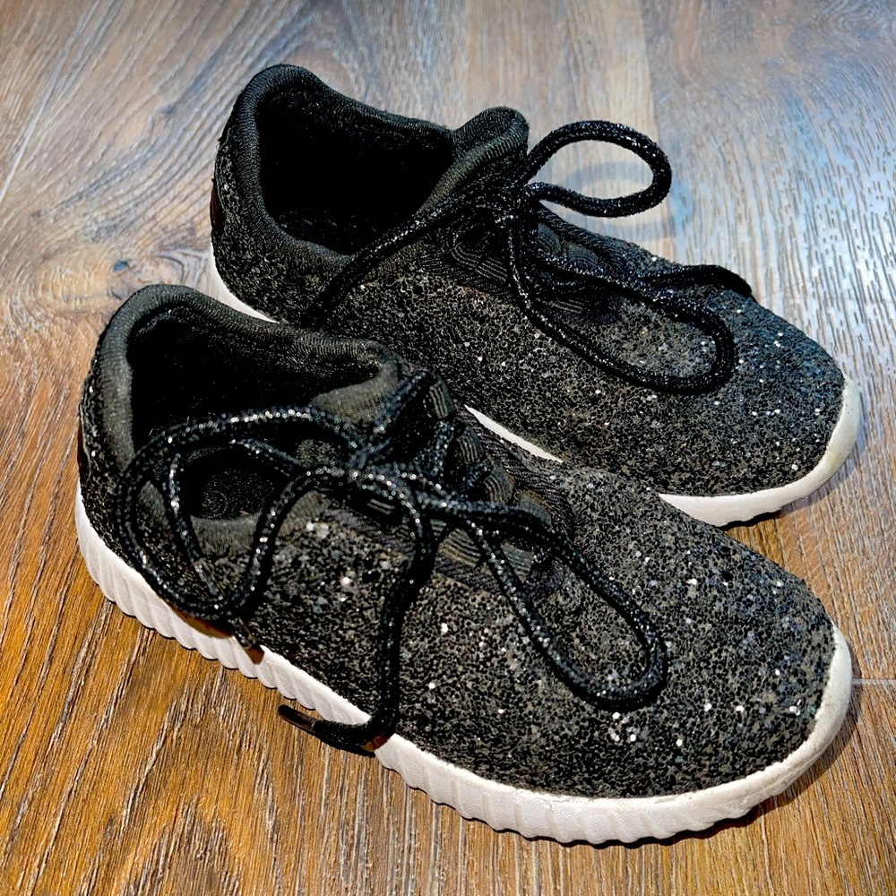 Girls (Toddler) Black Sparkle Boutique Sneaker $15